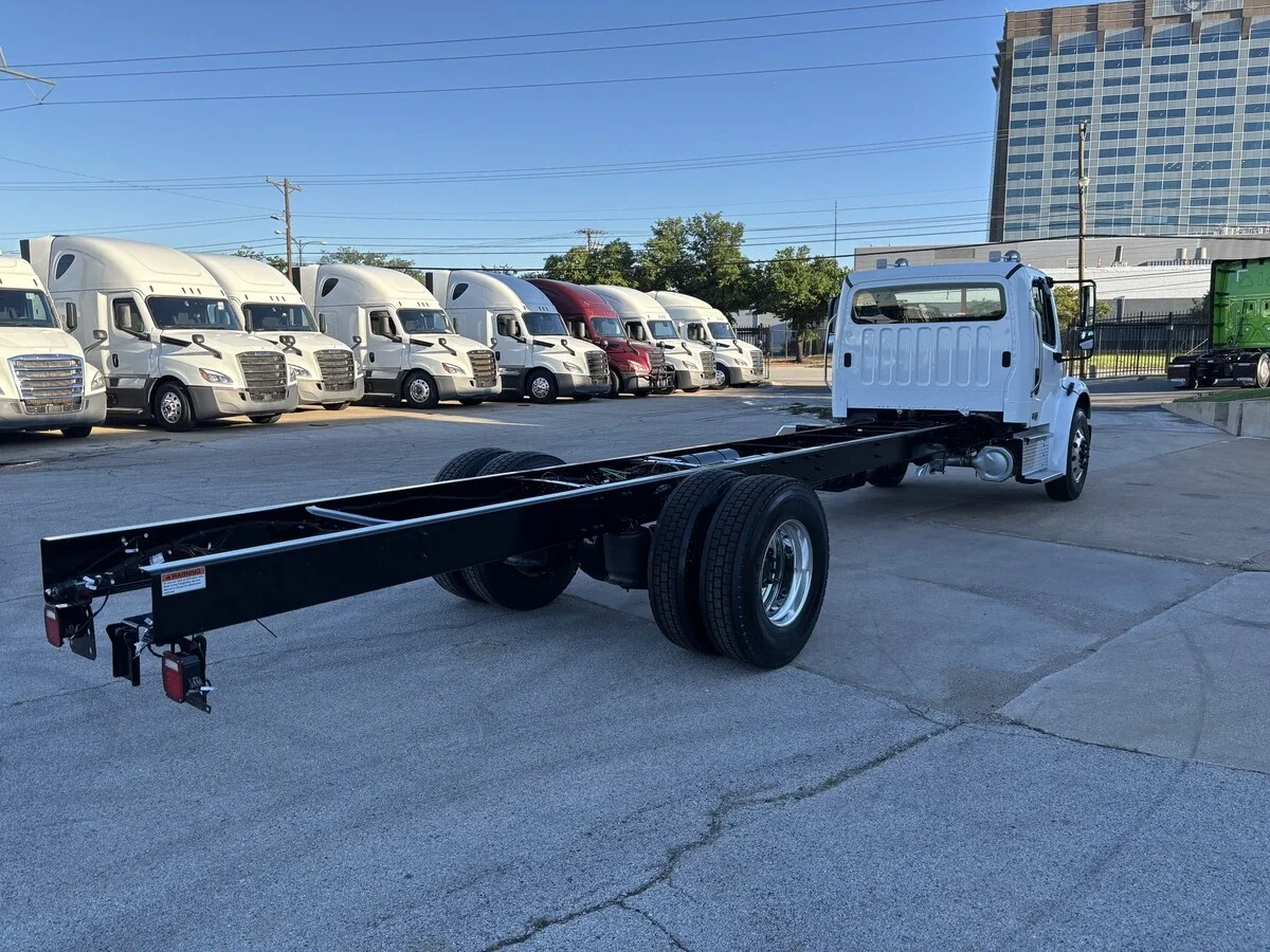 2027 Freightliner M2 106 - image 6