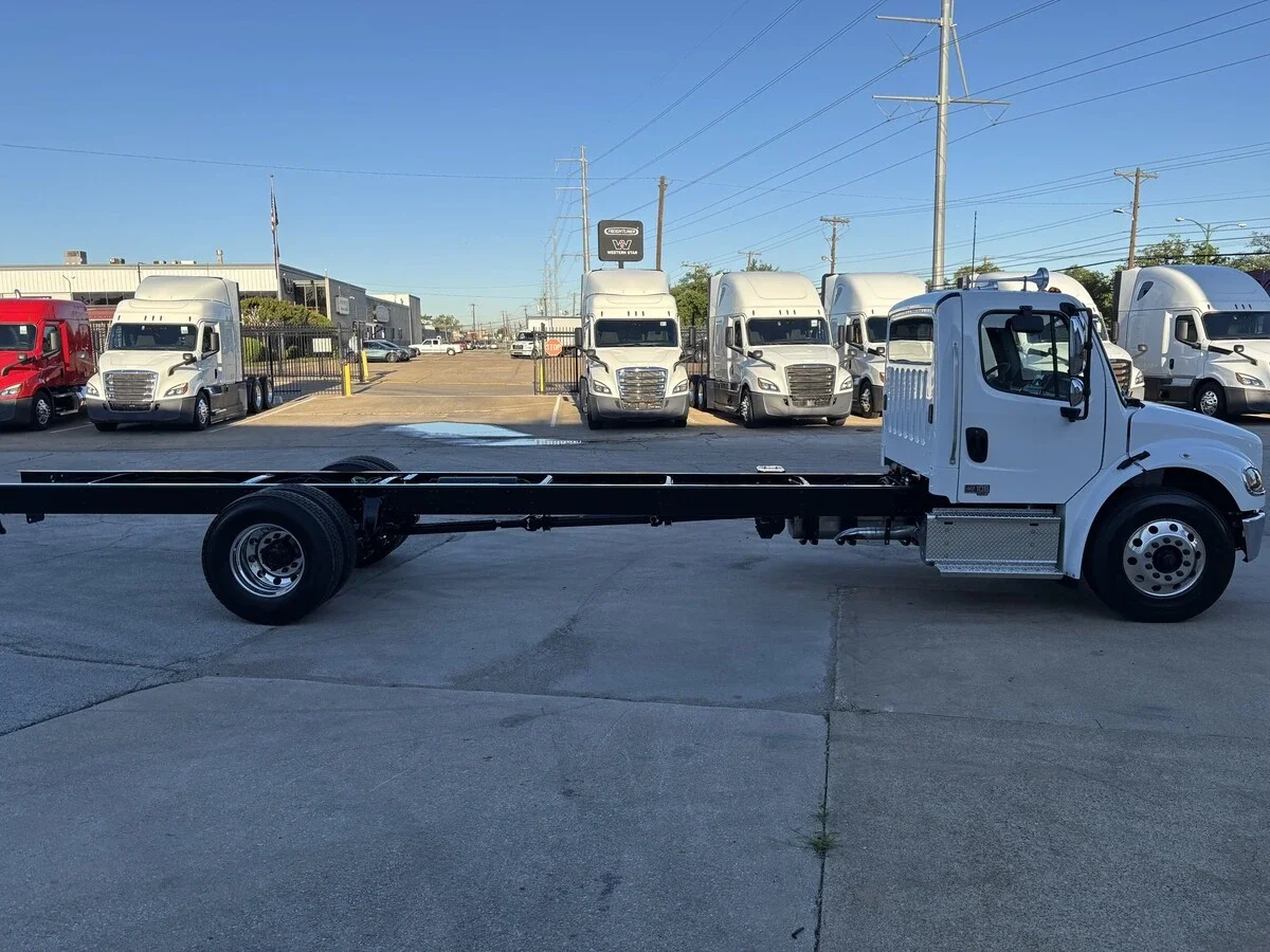 2027 Freightliner M2 106 - image 5