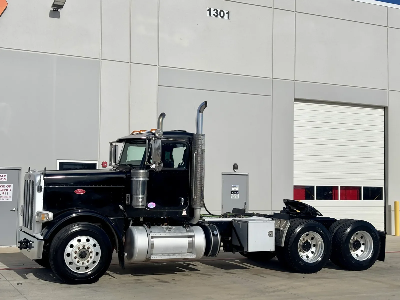 2018 Peterbilt 389 in Hutchins, TX — photo 2