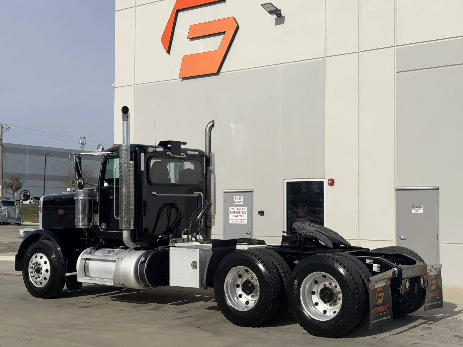 2018 Peterbilt 389 in Hutchins, TX — photo 6