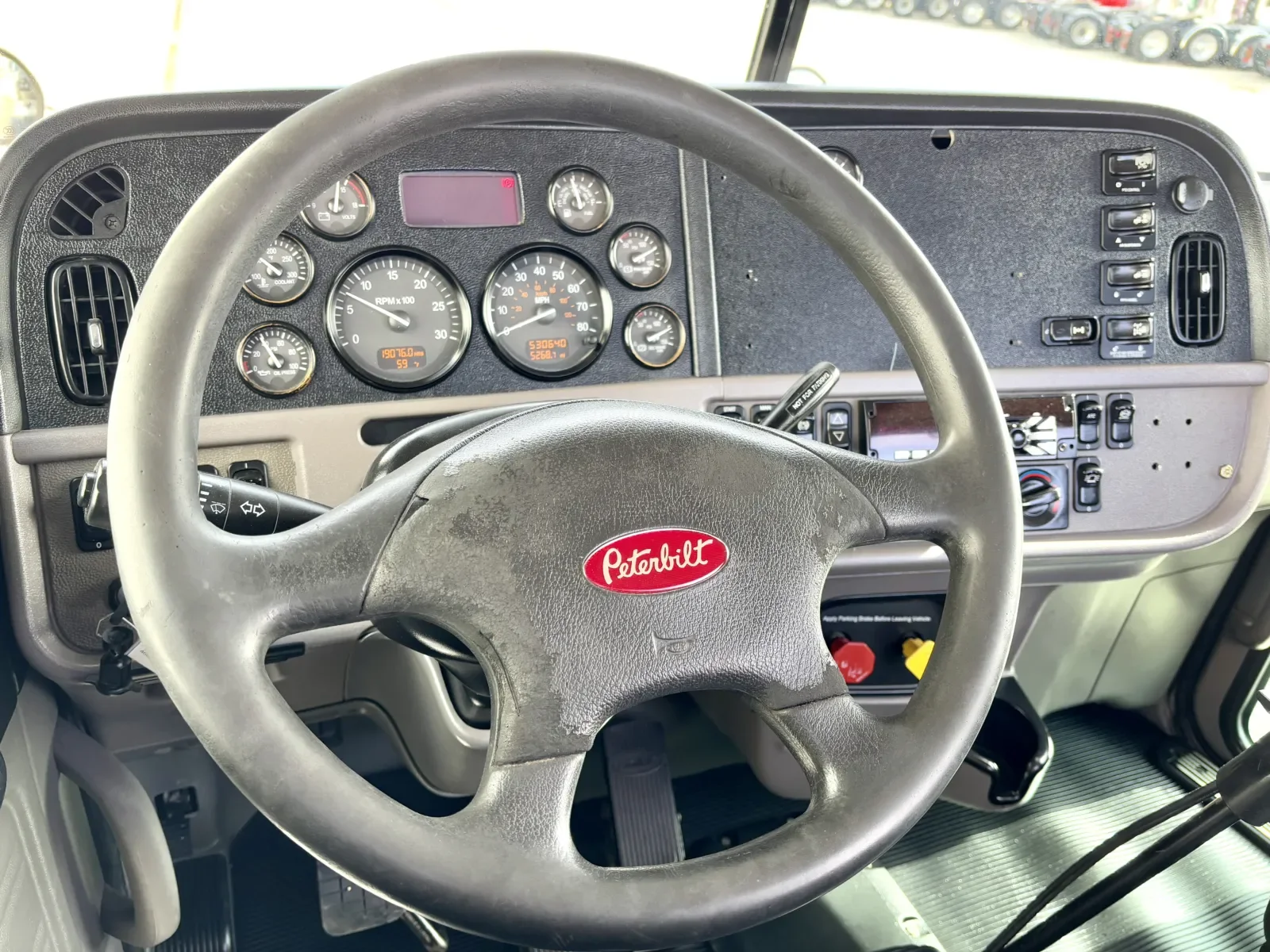 2018 Peterbilt 389 in Hutchins, TX — photo 16
