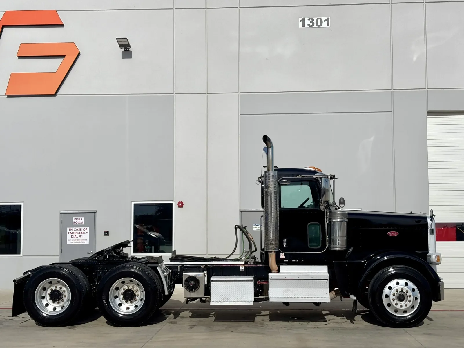 2018 Peterbilt 389 in Hutchins, TX — photo 3