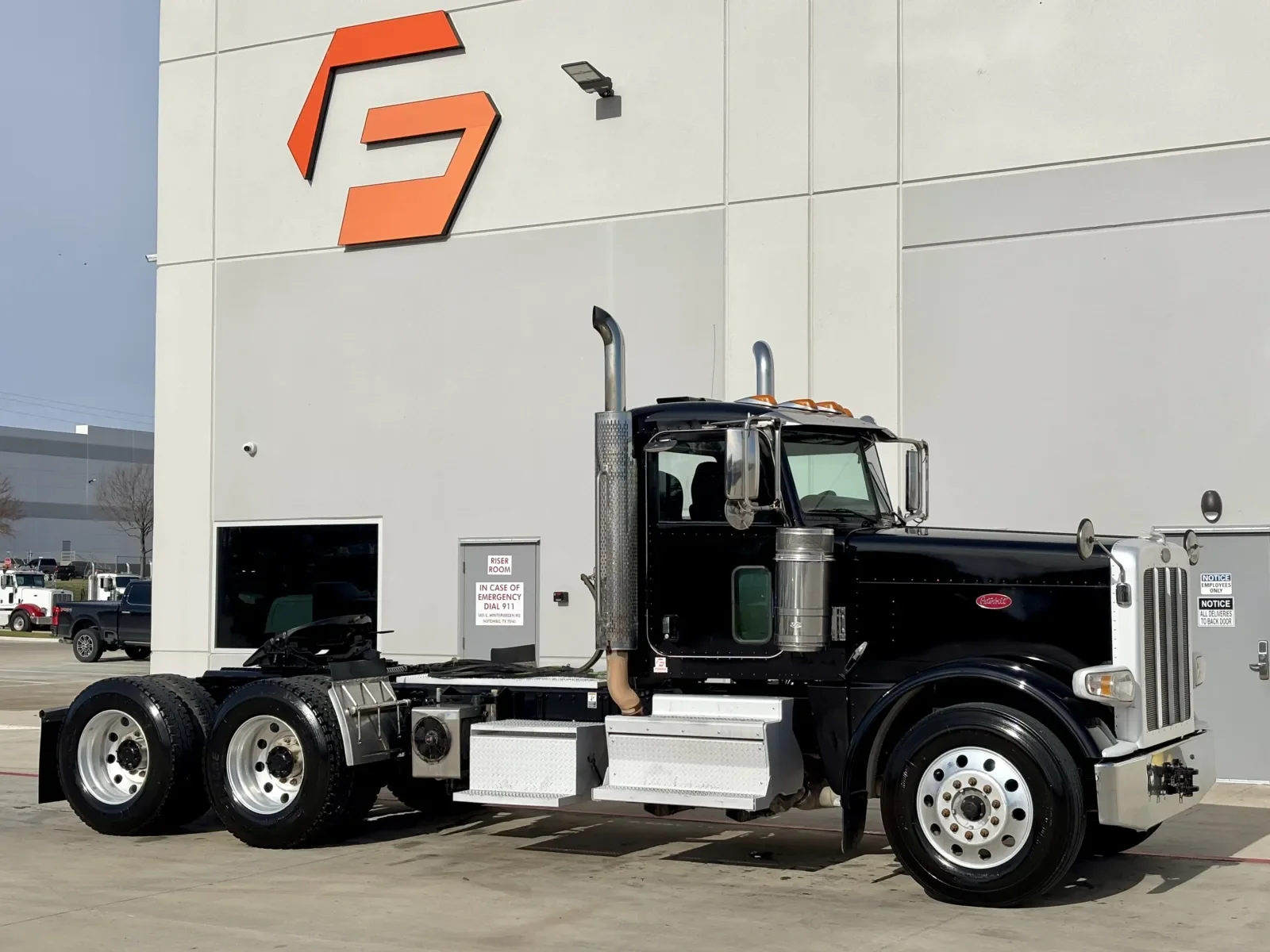 2018 Peterbilt 389 in Hutchins, TX