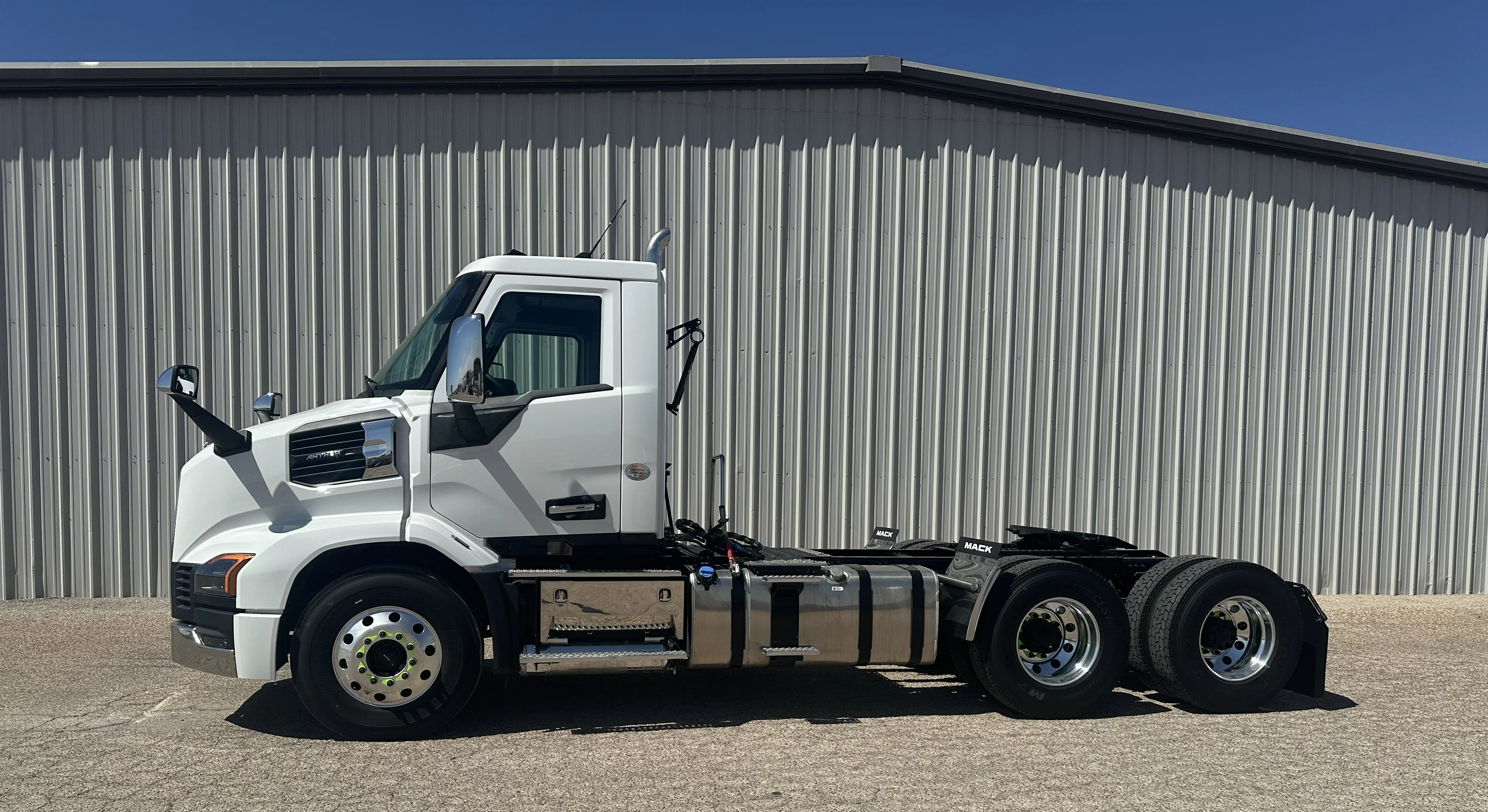 2027 Mack Anthem in Hobbs, NM — photo 3