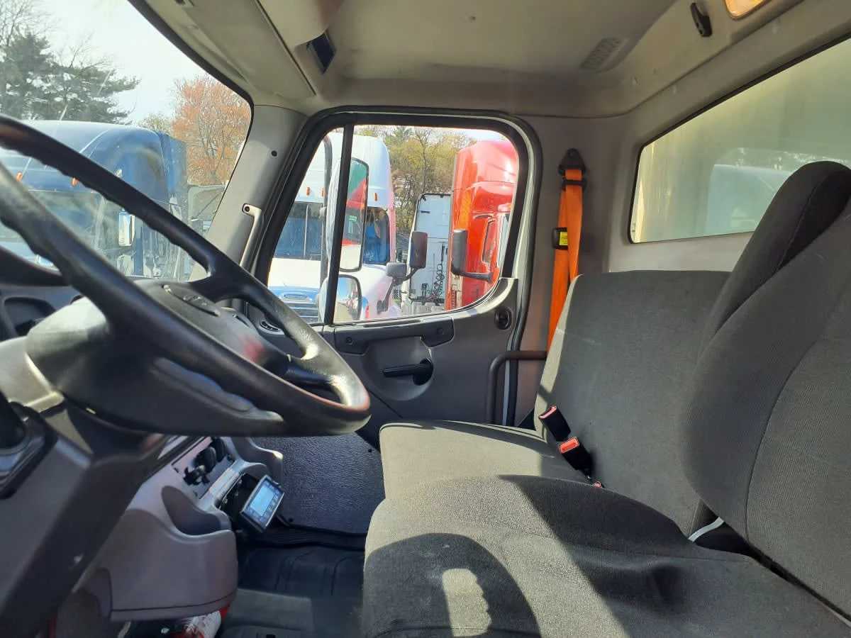 2018 Freightliner M2 106 in Springfield, MA — photo 14