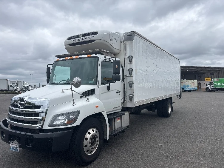 2019 Hino 338 in Everett, WA — photo 3