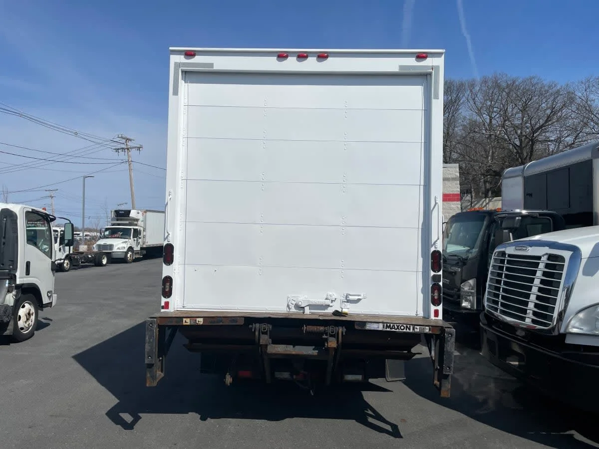 2018 Isuzu NPR - image 5