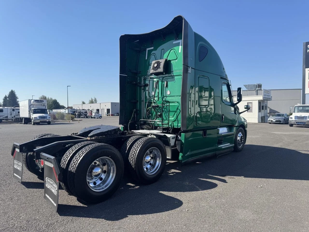 2022 Freightliner Cascadia in Pacific, WA — photo 7