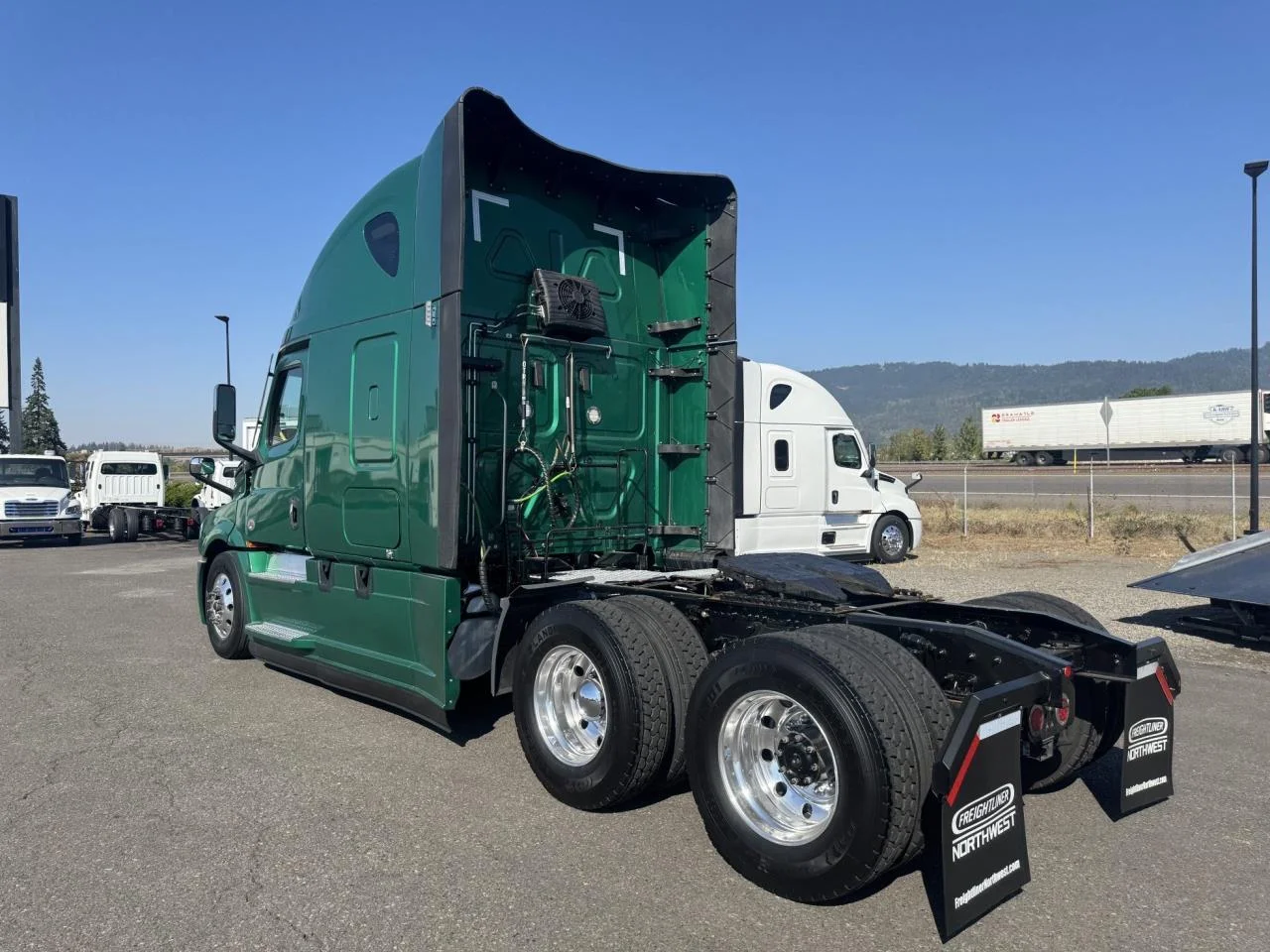 2022 Freightliner Cascadia in Pacific, WA — photo 8