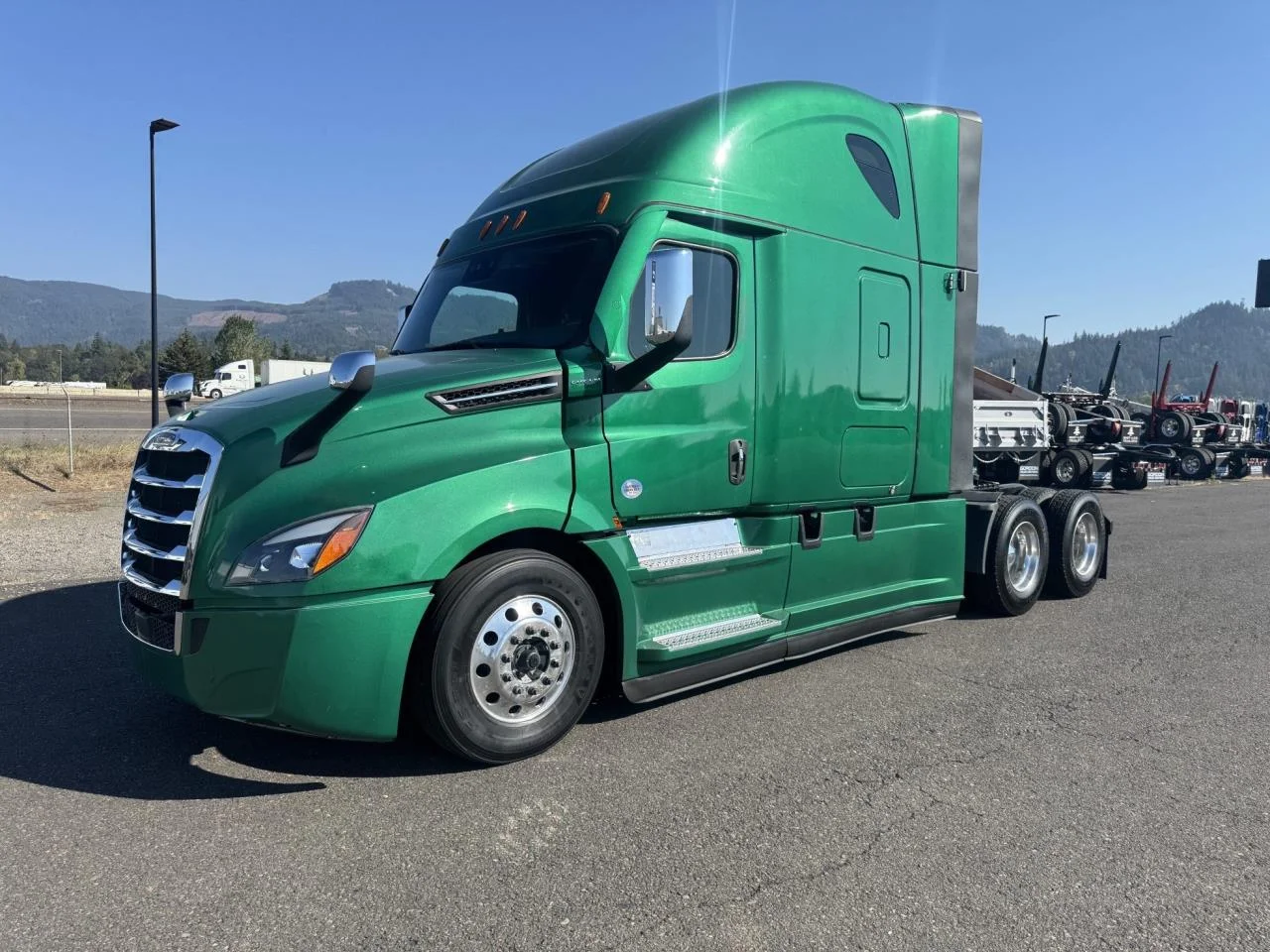 2022 Freightliner Cascadia in Pacific, WA