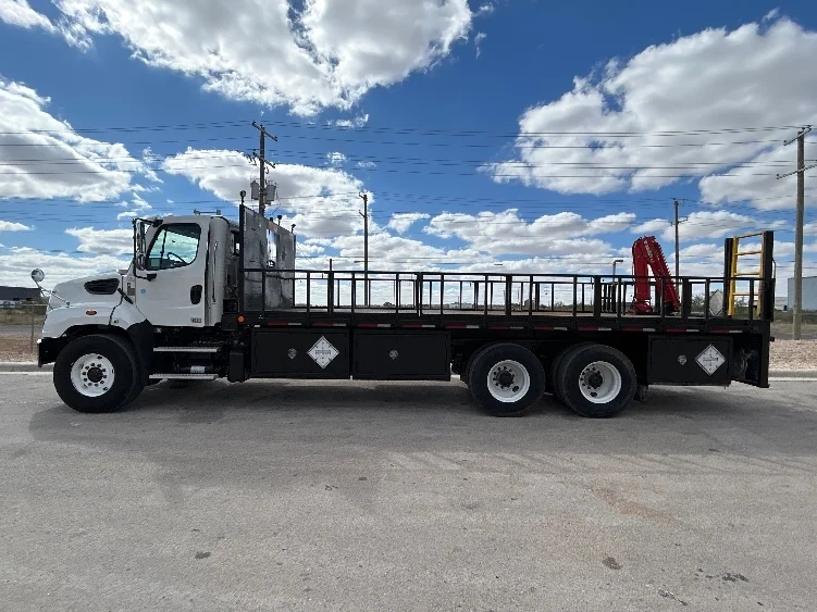 2019 Freightliner 114SD - image 4