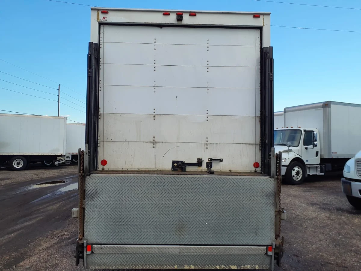 2016 Hino 338 - image 5