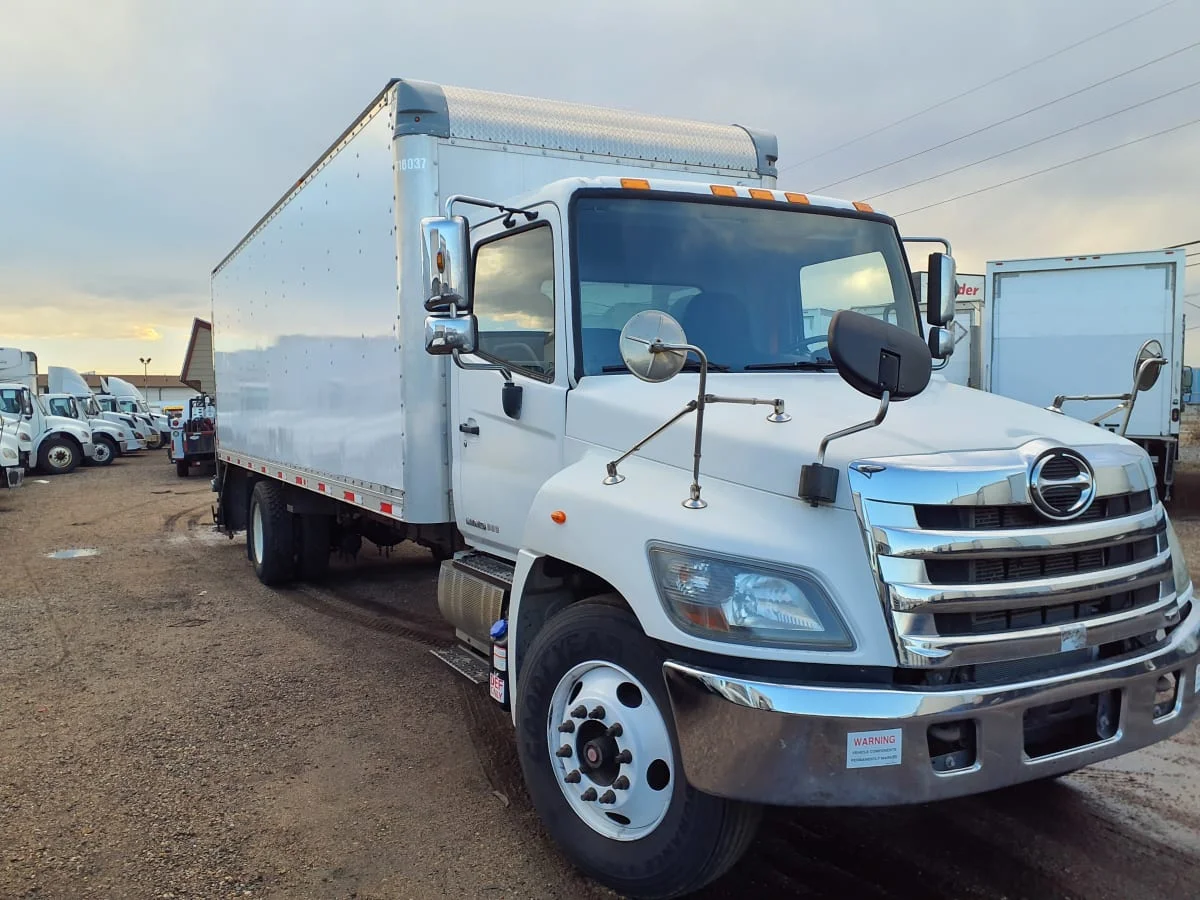 2016 Hino 338 - image 3