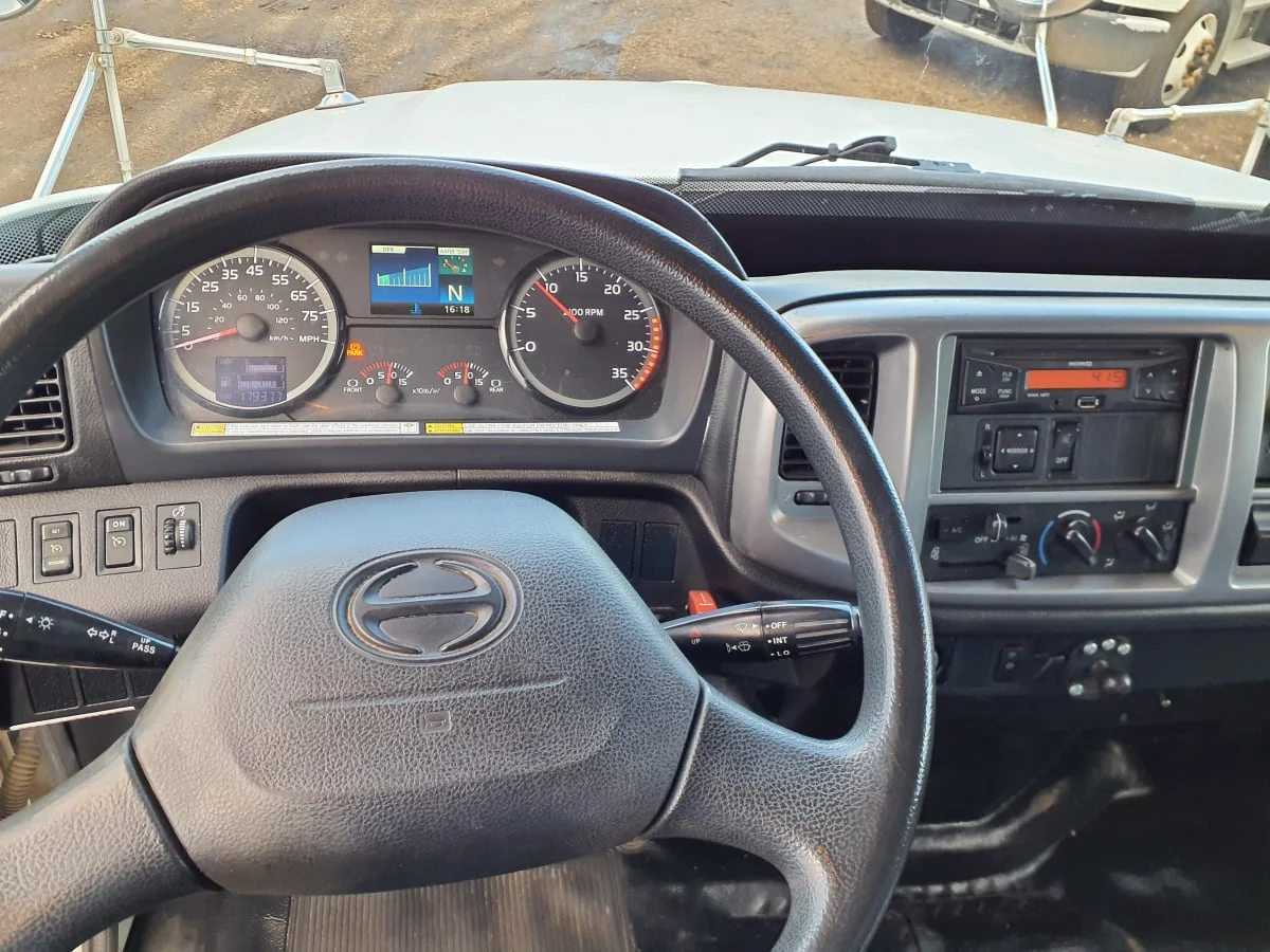 2016 Hino 338 - image 7