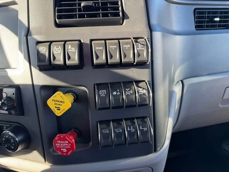 2025 Peterbilt 567 - image 14