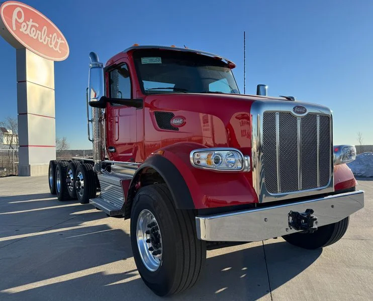 2025 Peterbilt 567 in Gretna, NE — photo 3