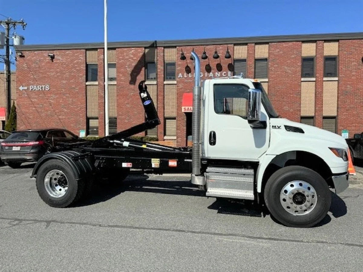 2025 International MV — photo 2