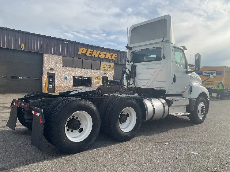 2020 International LT - image 7