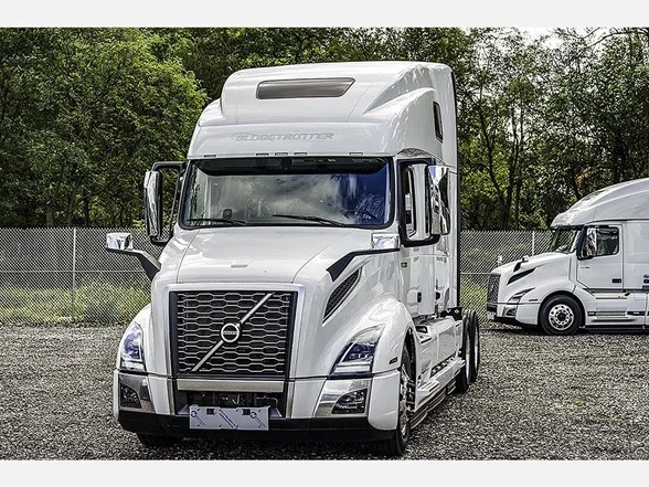 2025 Volvo VNL 860 in Linthicum Heights, MD — photo 2