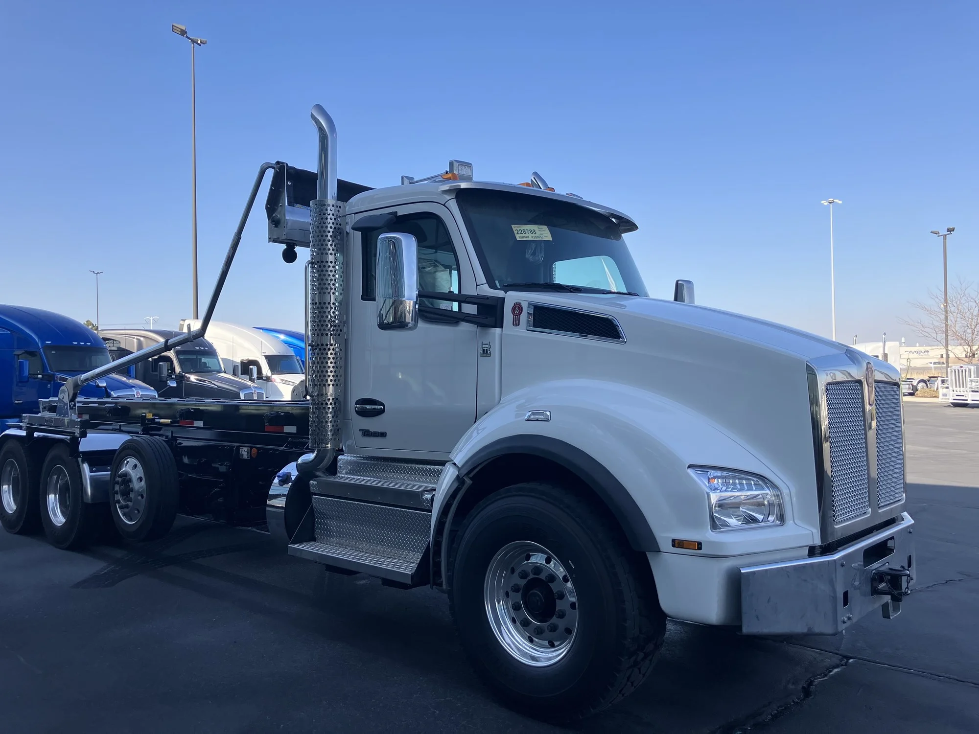 2026 Kenworth T880 - image 3
