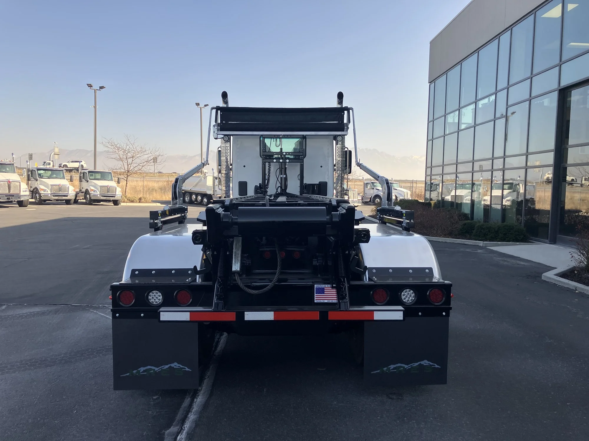 2026 Kenworth T880 - image 4