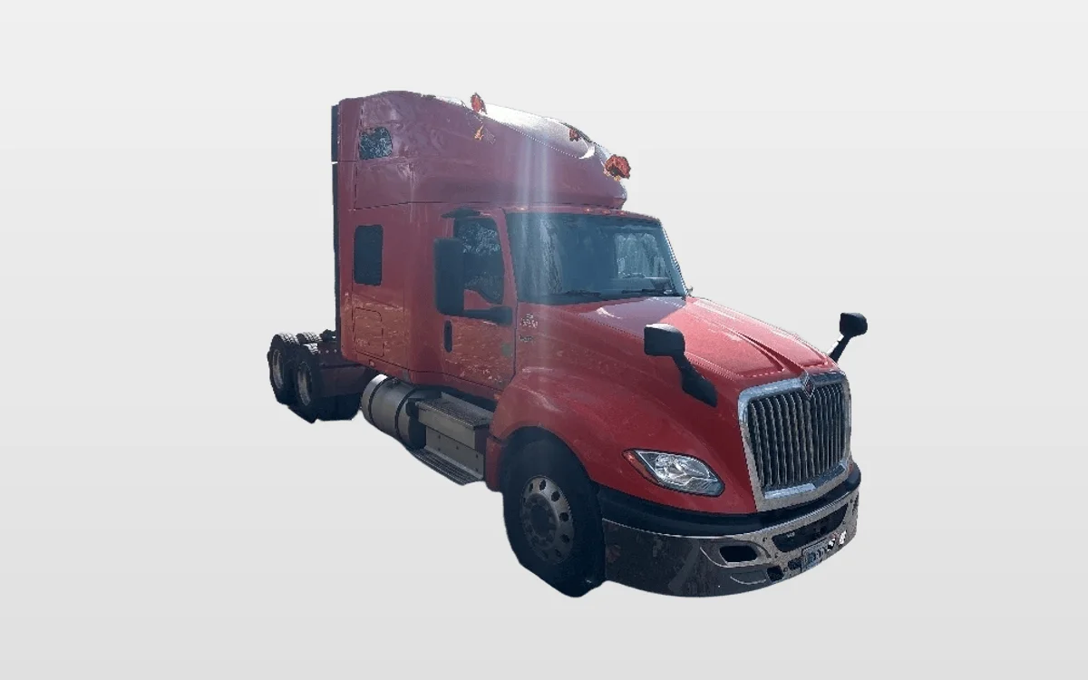 2021 International LT - image 1