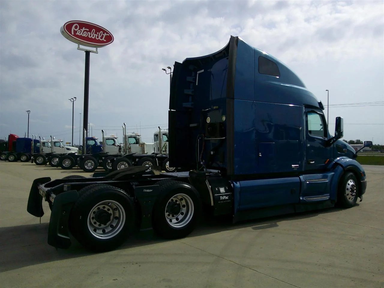 2021 Peterbilt 579 in Fargo, ND — photo 7