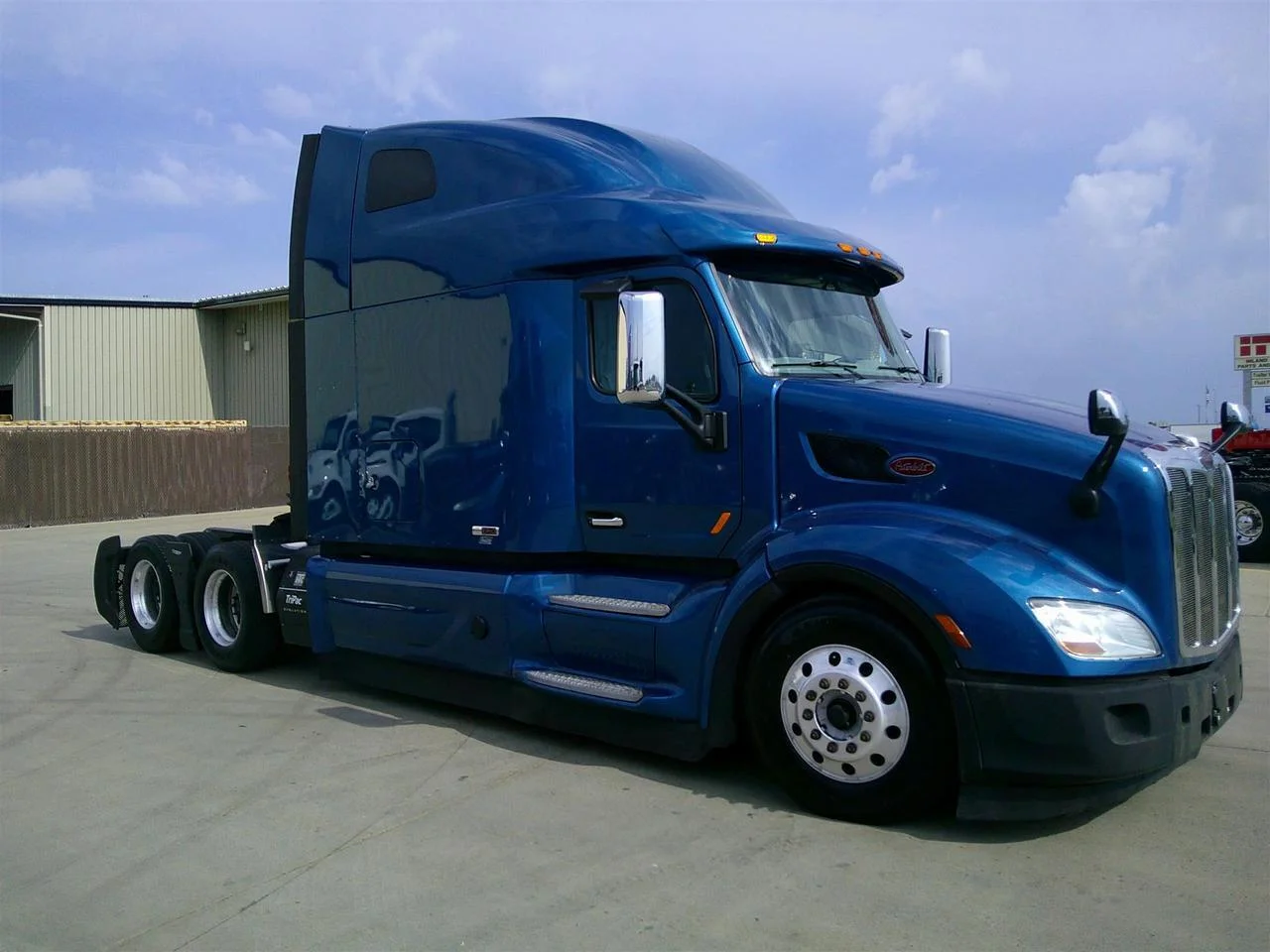 2021 Peterbilt 579 in Fargo, ND — photo 2