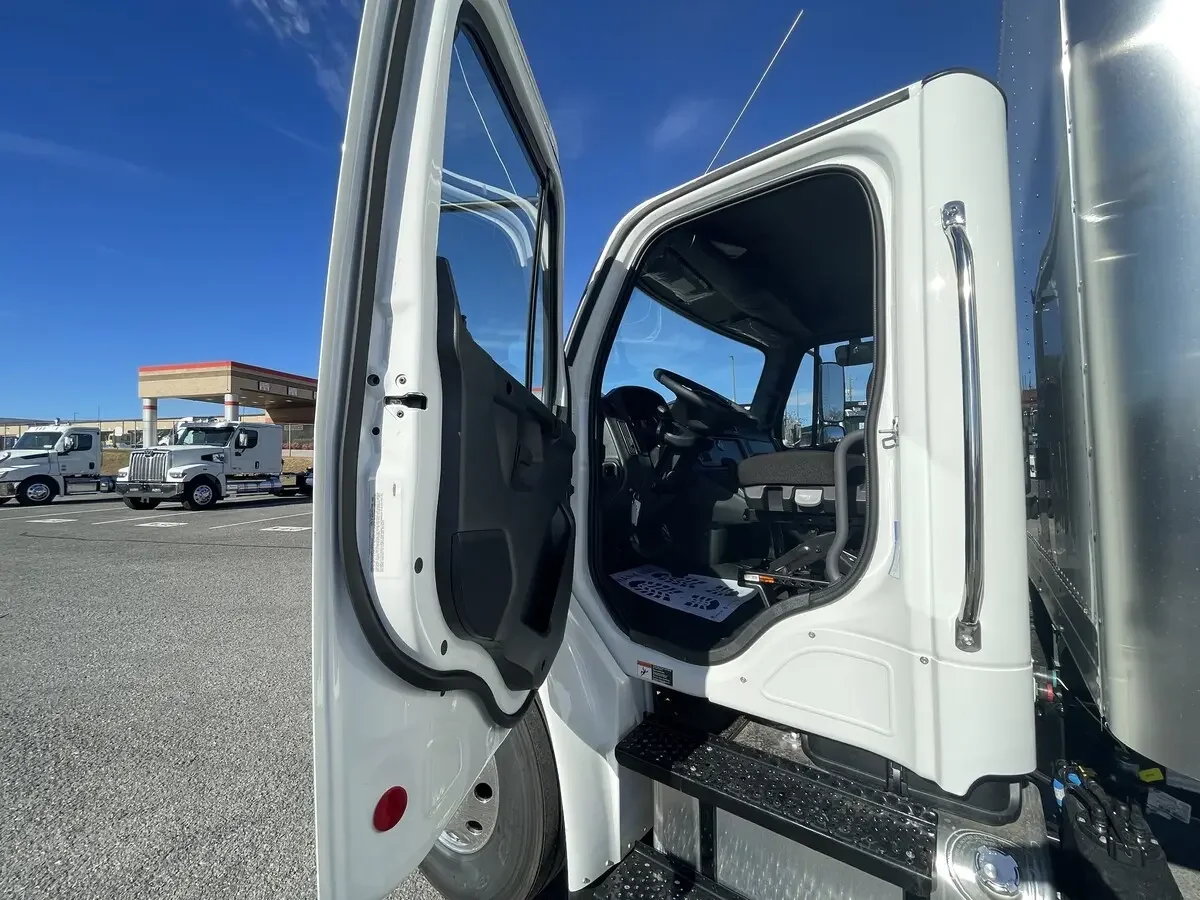 2026 Freightliner M2 106 - image 19