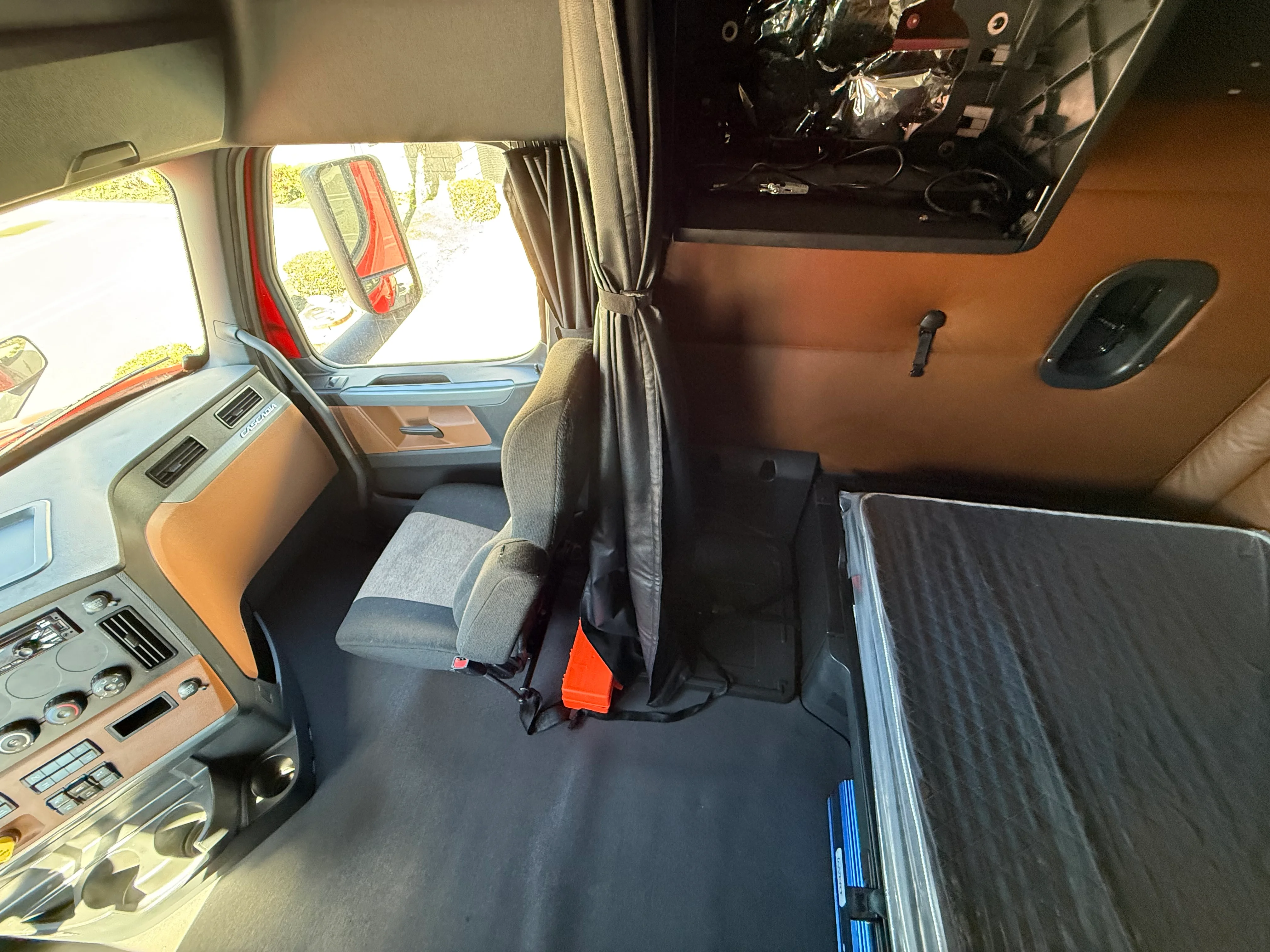 2021 Freightliner Cascadia in Selectrucks Fontana, CA — photo 18