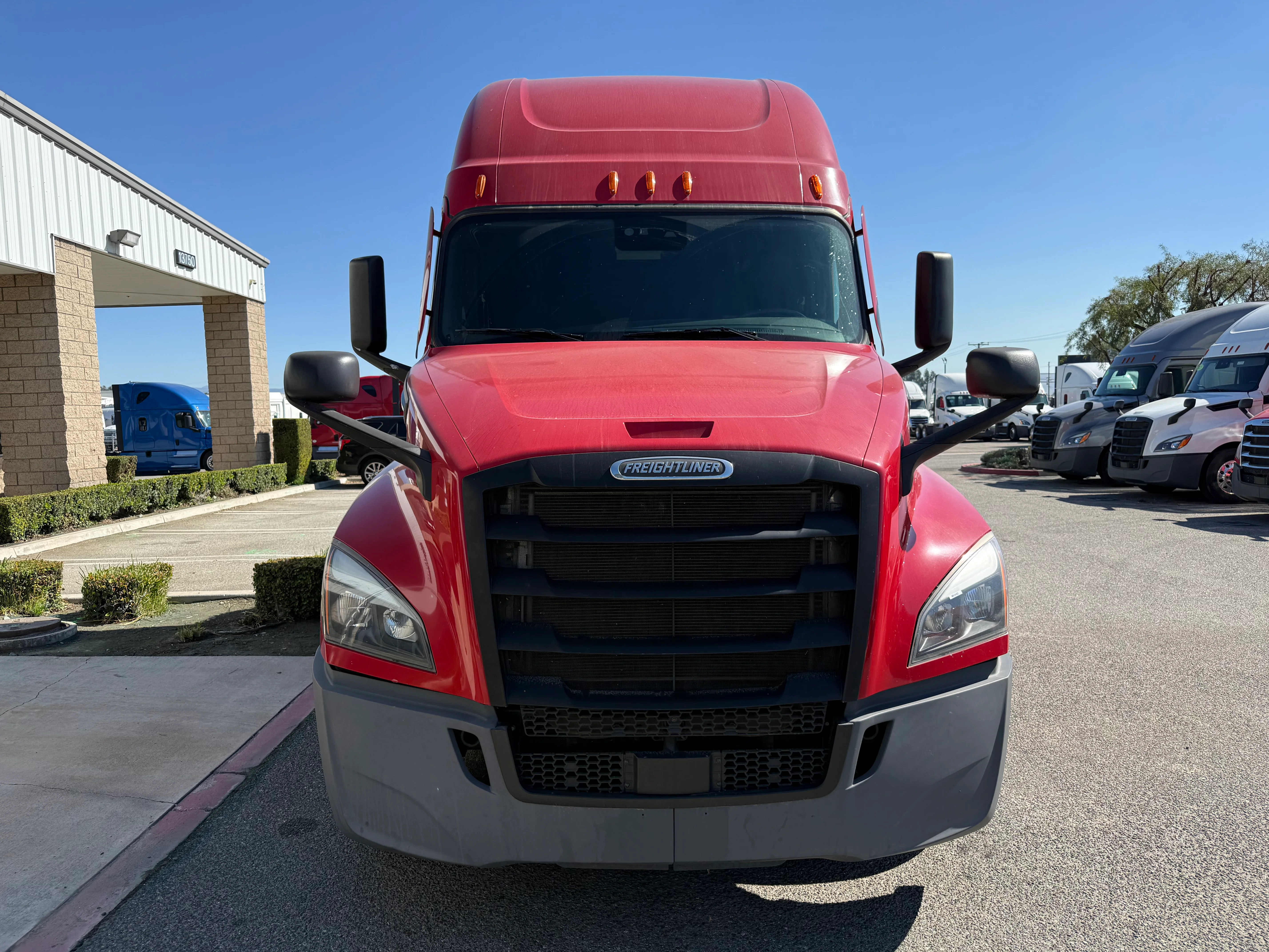 2021 Freightliner Cascadia in Selectrucks Fontana, CA — photo 2