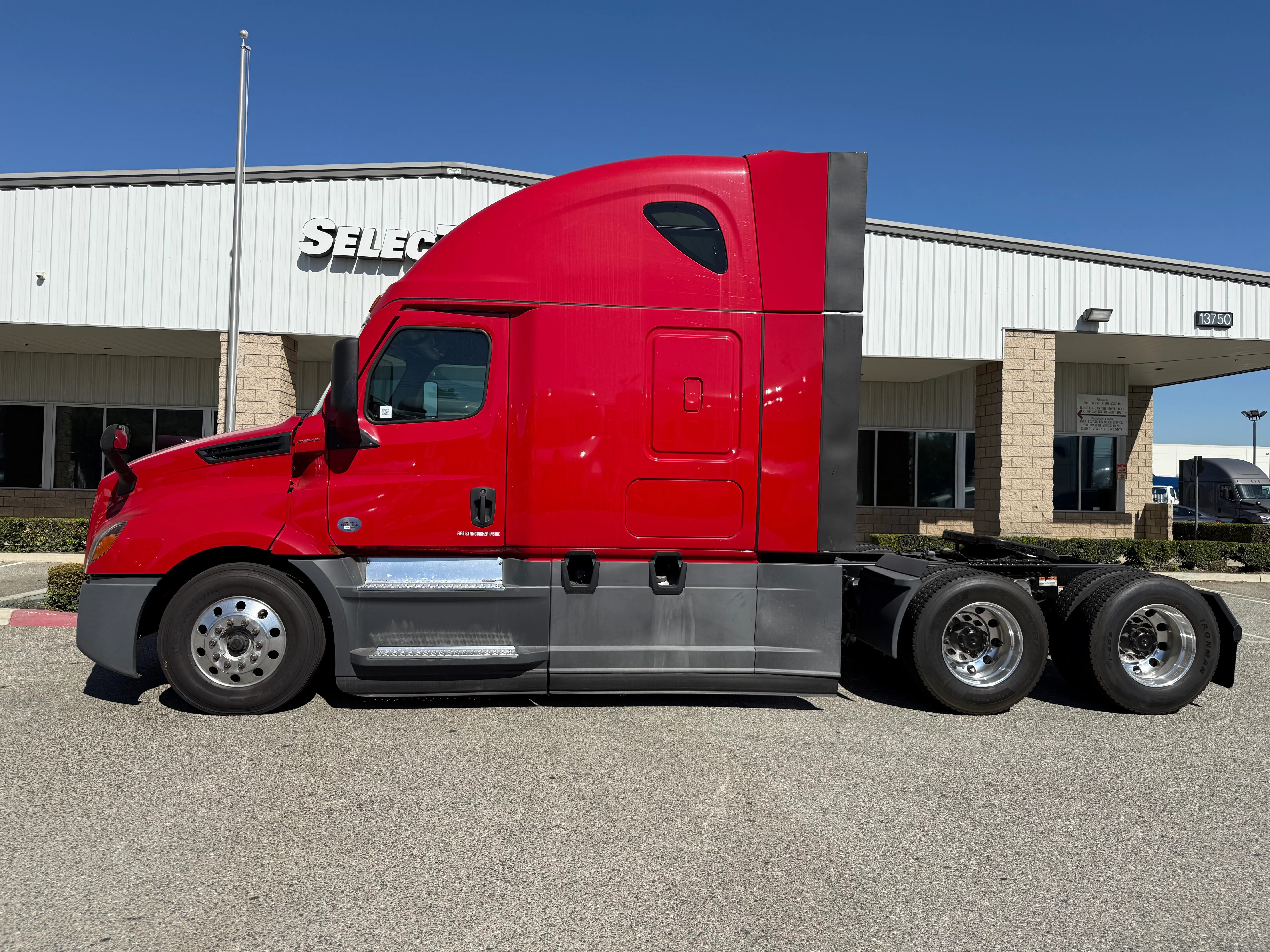 2021 Freightliner Cascadia in Selectrucks Fontana, CA — photo 3
