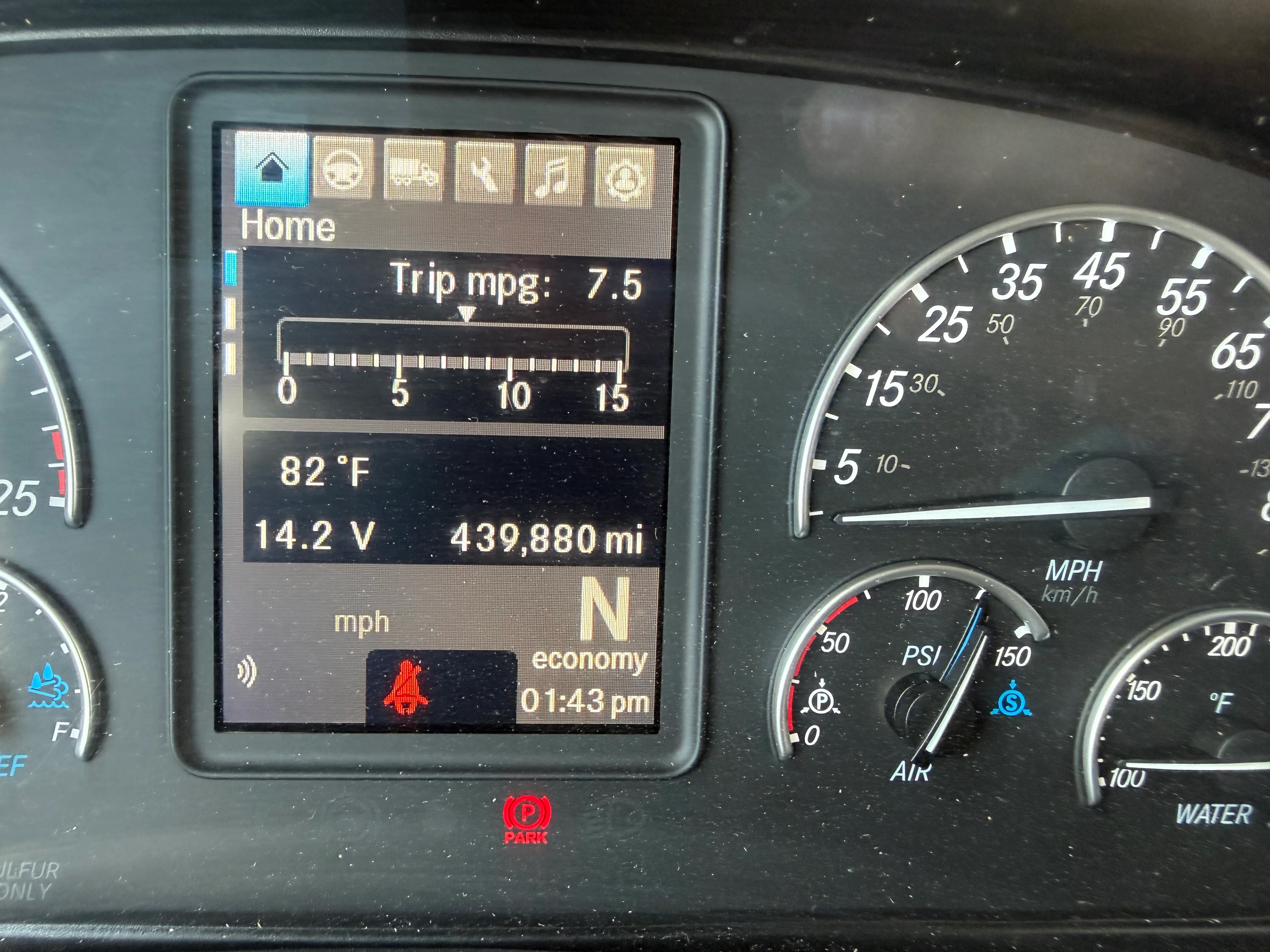 2021 Freightliner Cascadia in Selectrucks Fontana, CA — photo 15