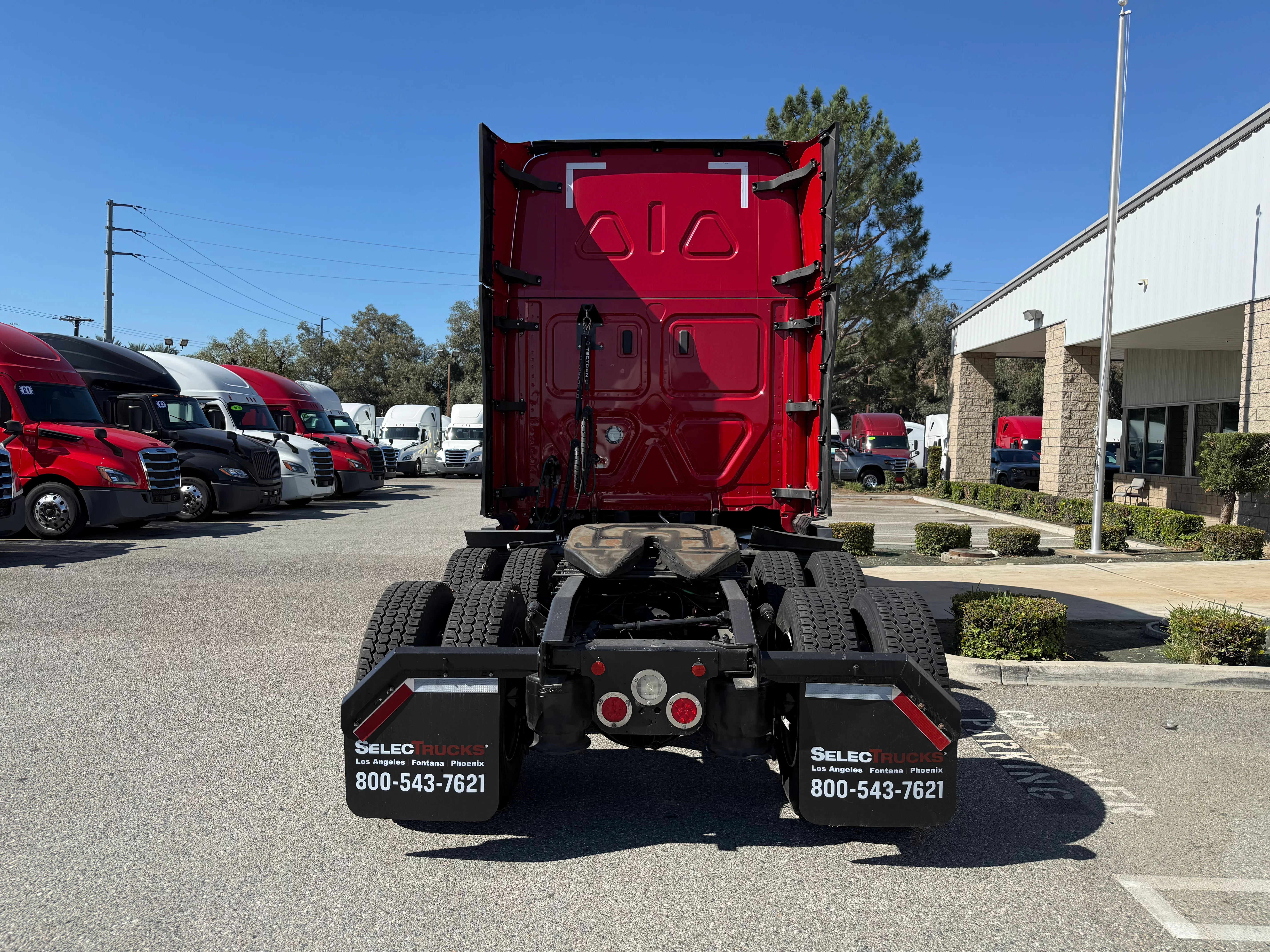2021 Freightliner Cascadia in Selectrucks Fontana, CA — photo 5