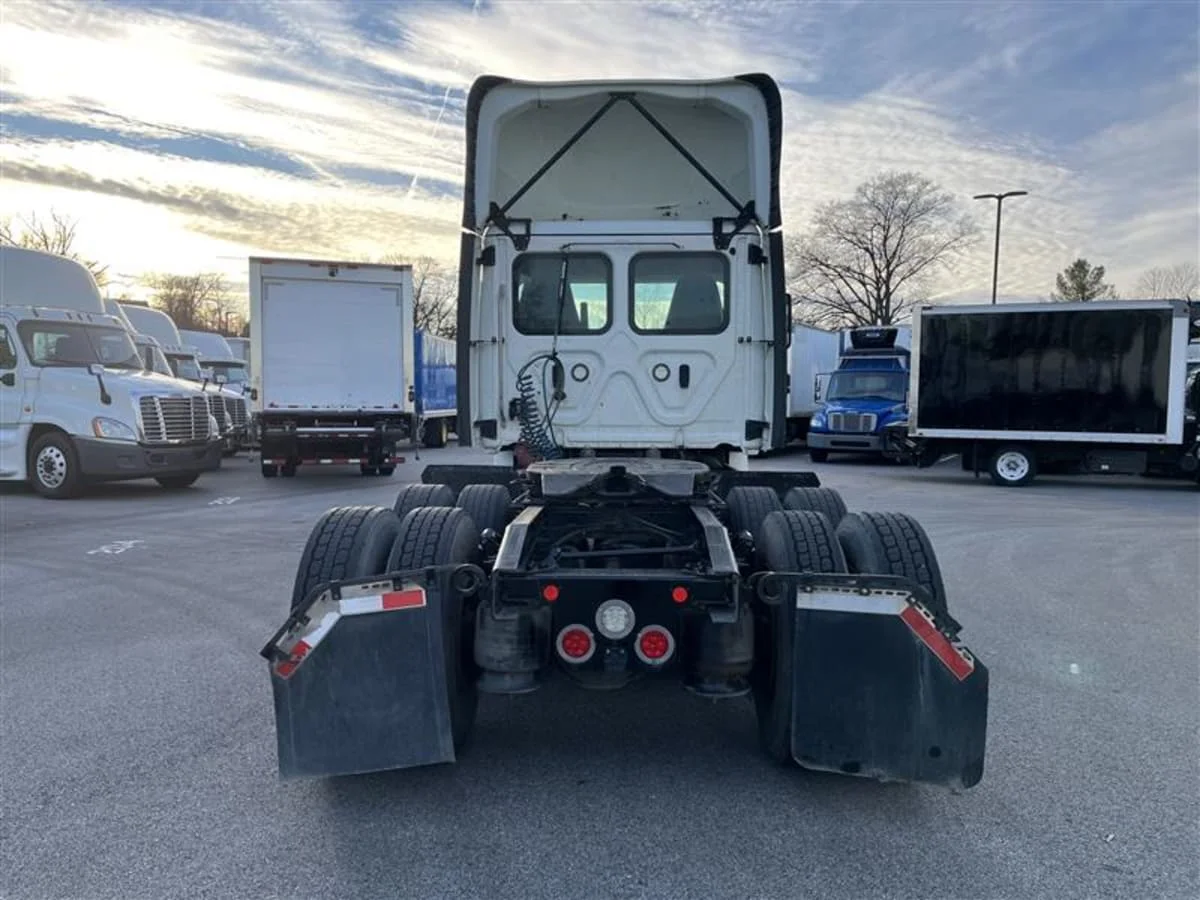 2019 Freightliner Cascadia in Beltsville, MD — photo 5