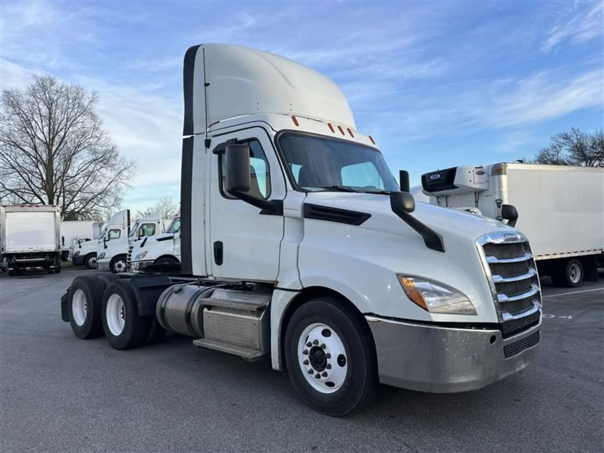 2019 Freightliner Cascadia in Beltsville, MD — photo 3