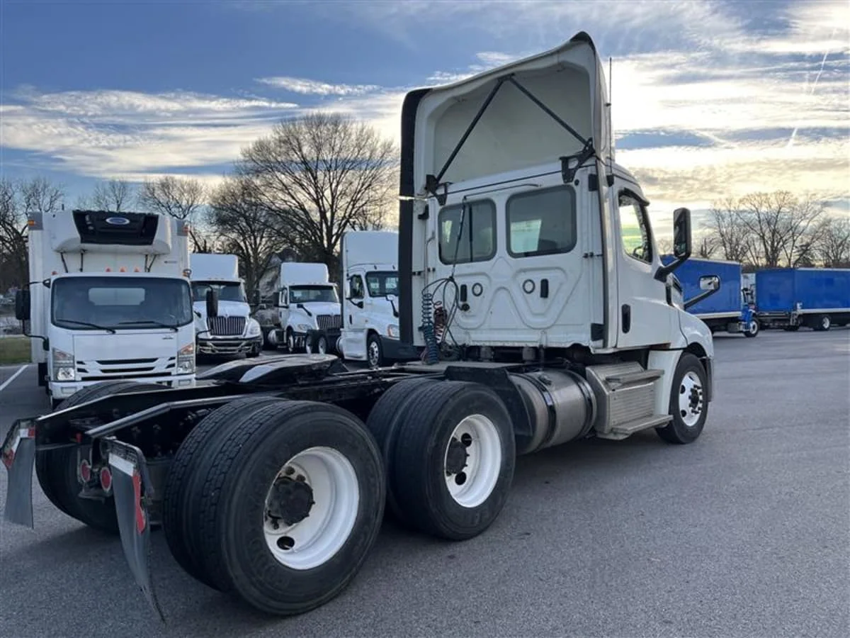 2019 Freightliner Cascadia in Beltsville, MD — photo 4