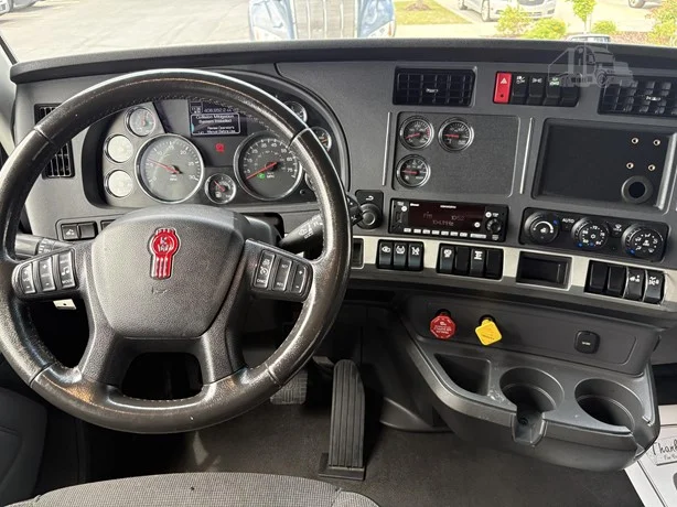 2022 Kenworth T680 in Salt Lake City, UT — photo 9