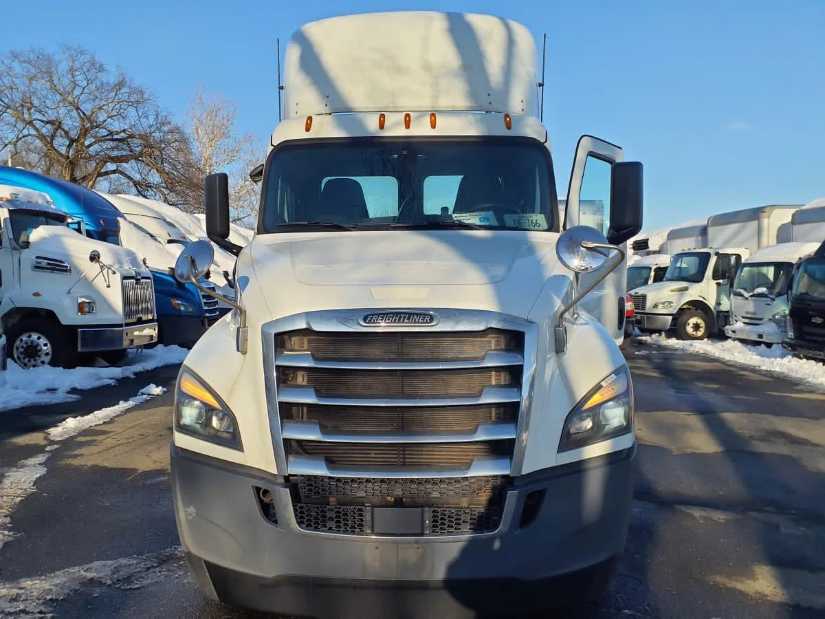 2020 Freightliner Cascadia in Springfield, MA — photo 2
