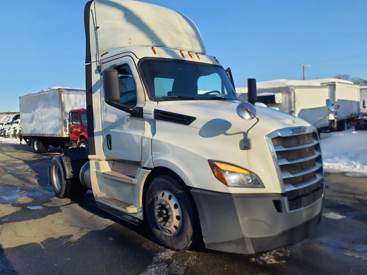 2020 Freightliner Cascadia in Springfield, MA — photo 3