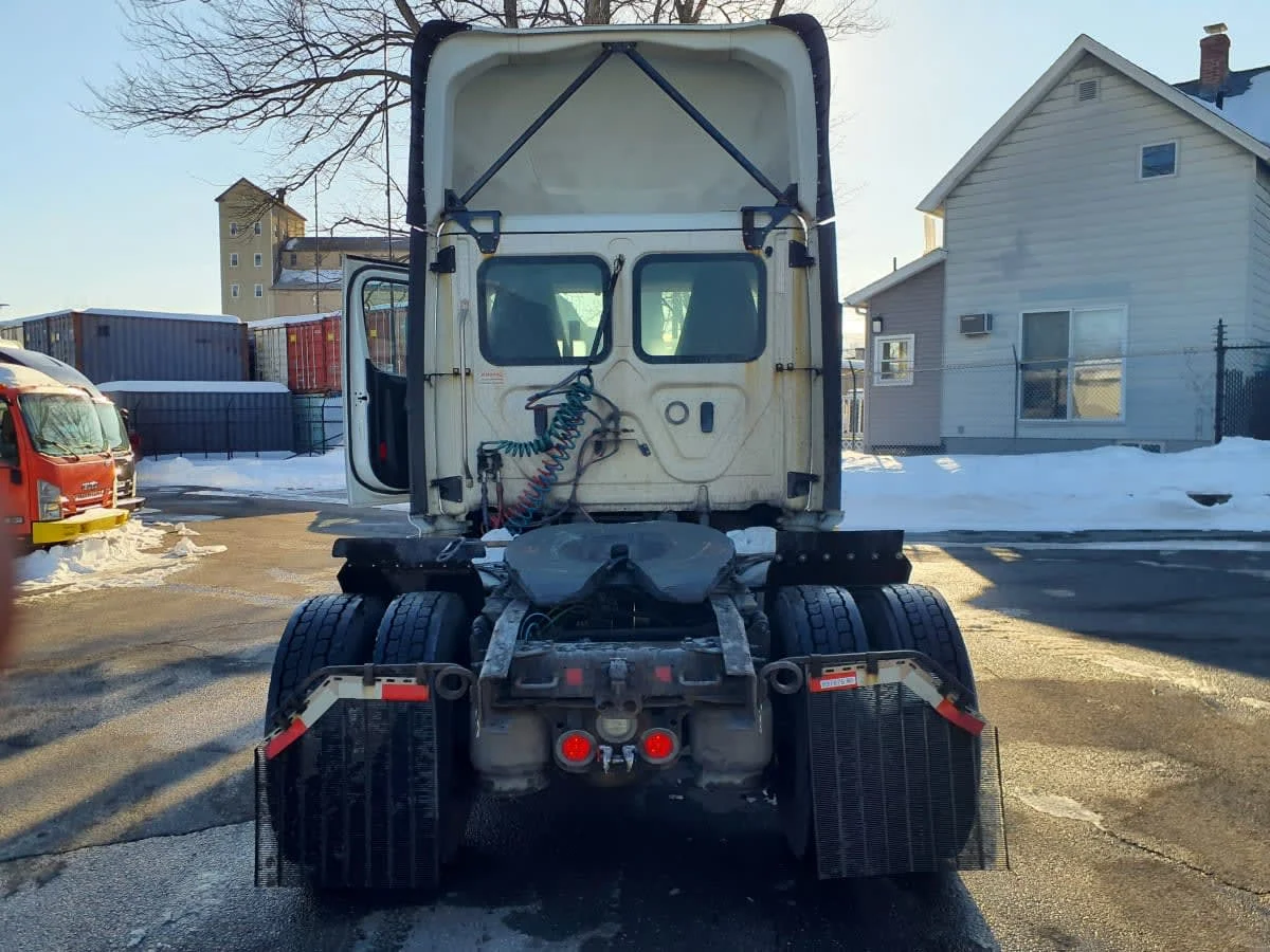 2020 Freightliner Cascadia in Springfield, MA — photo 5