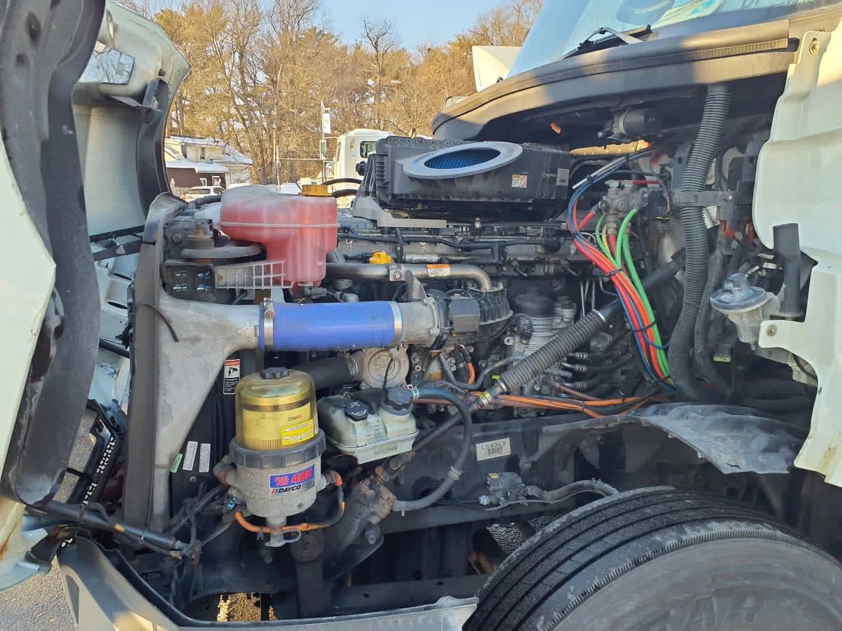 2020 Freightliner Cascadia in Springfield, MA — photo 8
