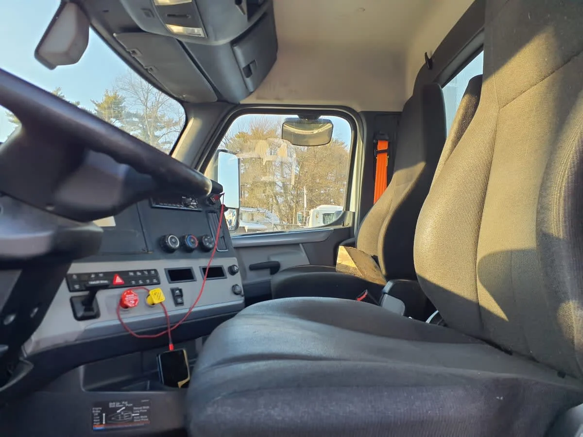 2020 Freightliner Cascadia in Springfield, MA — photo 10