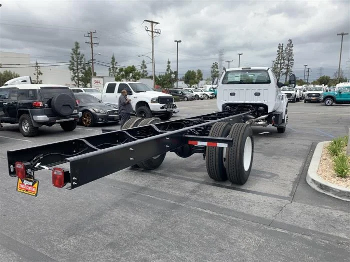 2027 Ford F-650 — photo 6