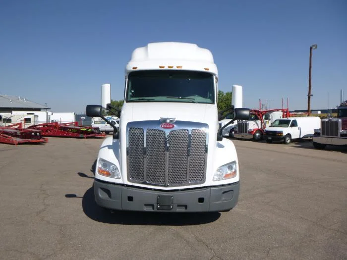 2021 Peterbilt 579 in Denver, CO — photo 4
