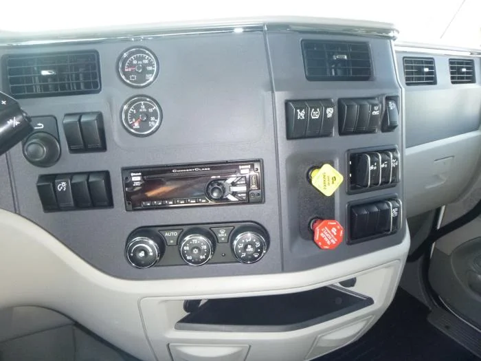 2021 Peterbilt 579 in Denver, CO — photo 13