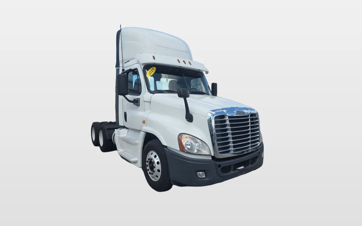 2019 Freightliner Cascadia - image 1