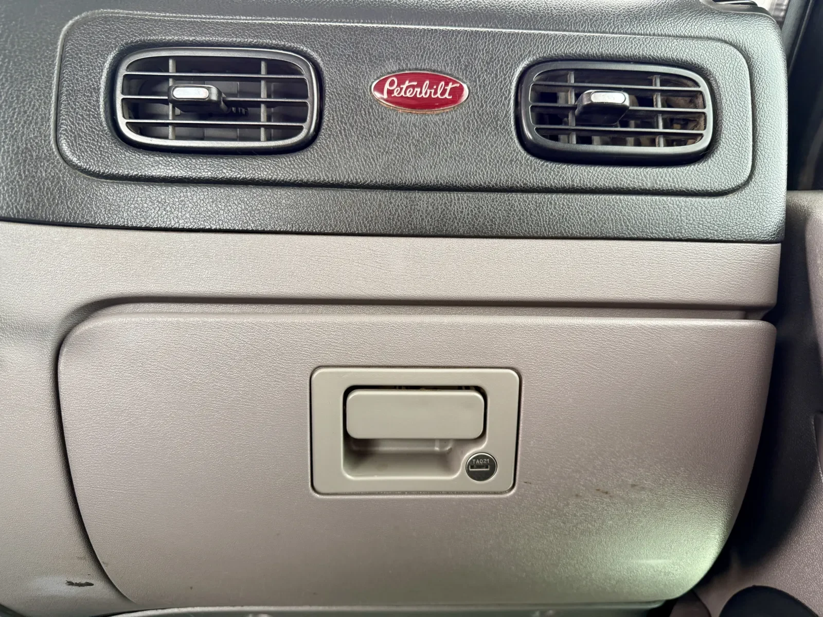 2015 Peterbilt 367 in New Lenox, IL — photo 19