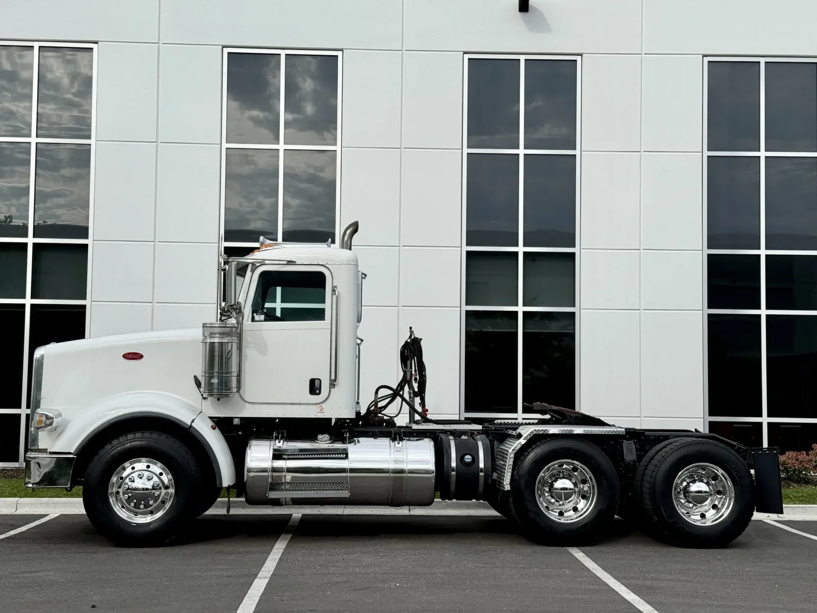 2015 Peterbilt 367 in New Lenox, IL — photo 4