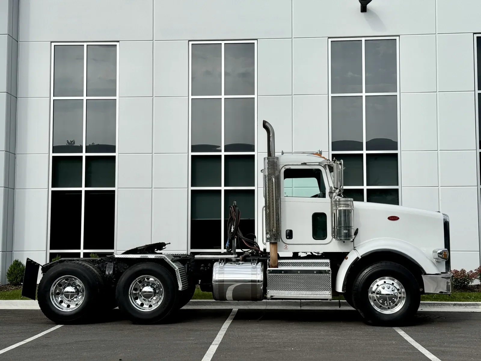 2015 Peterbilt 367 in New Lenox, IL — photo 3